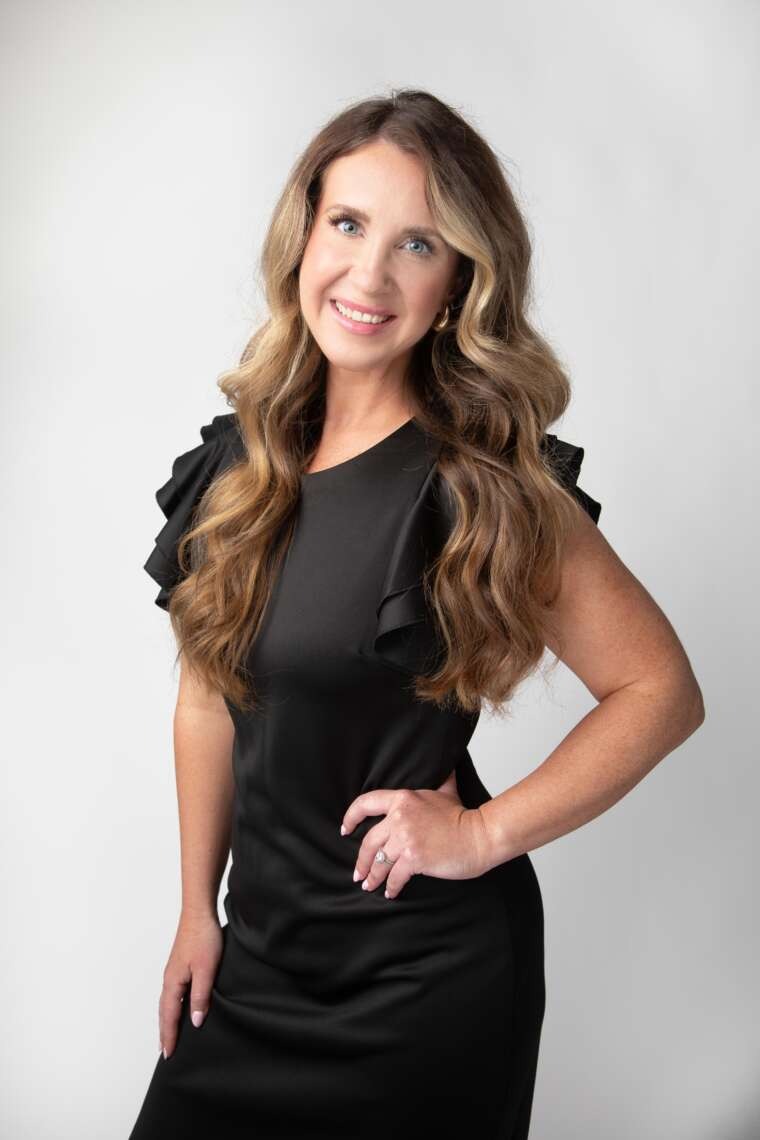 leahamplisa19wht-760x1140