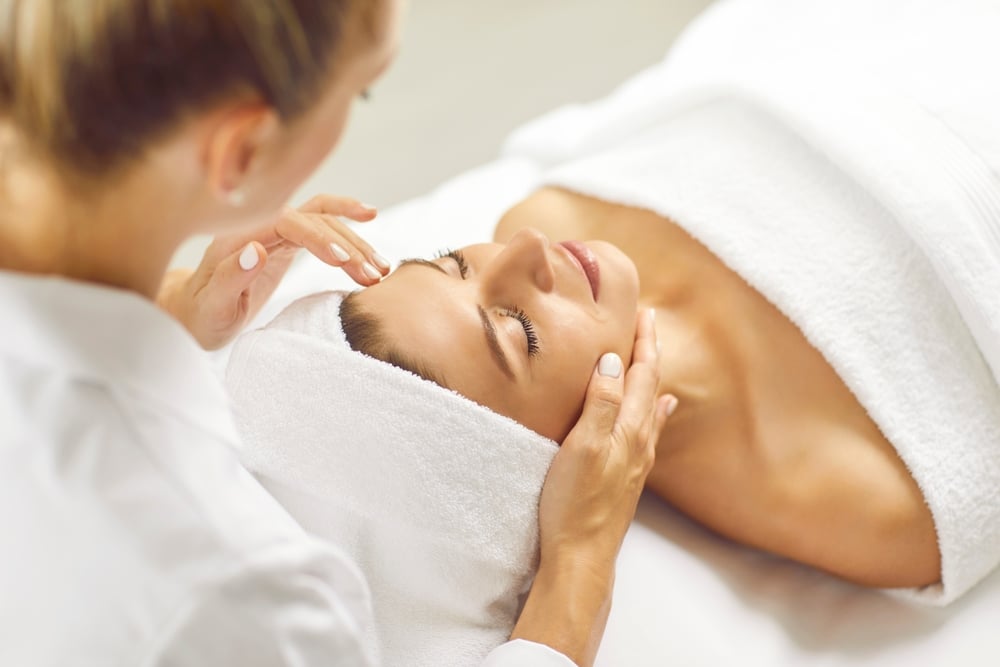 Deep cleansing facial treatment for skin rejuvenation