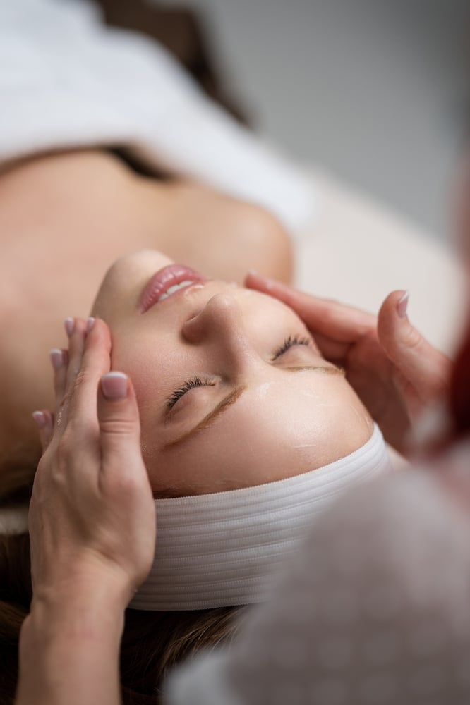 Hydrating facial procedure for smooth radiant skin